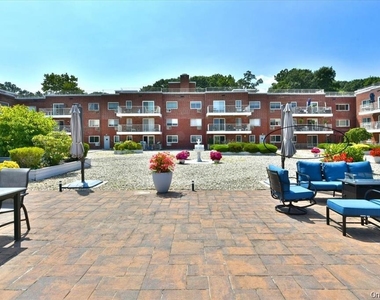 320 East Shore Road - Photo Thumbnail 15