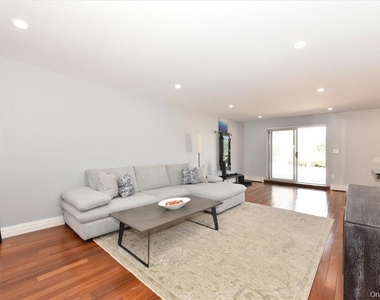 320 East Shore Road - Photo Thumbnail 6
