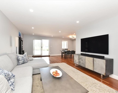 320 East Shore Road - Photo Thumbnail 5