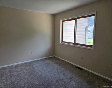 256 Heritage Lane - Photo Thumbnail 21