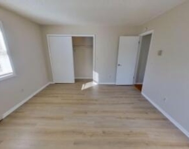 35 Parkwood Street - Photo Thumbnail 15