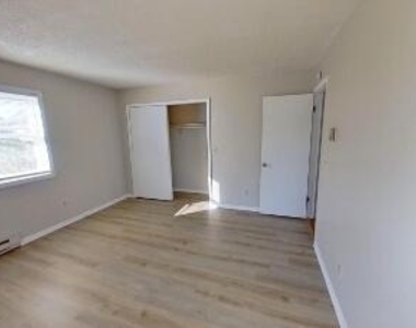 35 Parkwood Street - Photo Thumbnail 13