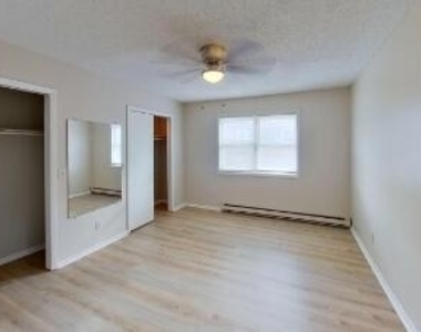 35 Parkwood Street - Photo Thumbnail 17