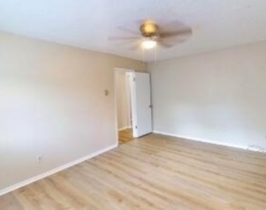 35 Parkwood Street - Photo Thumbnail 3