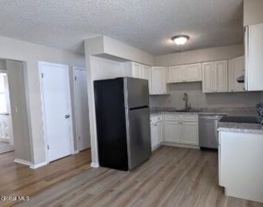 35 Parkwood Street - Photo Thumbnail 7