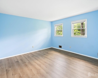 10 Woodruff Road - Photo Thumbnail 8