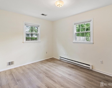 10 Woodruff Road - Photo Thumbnail 13