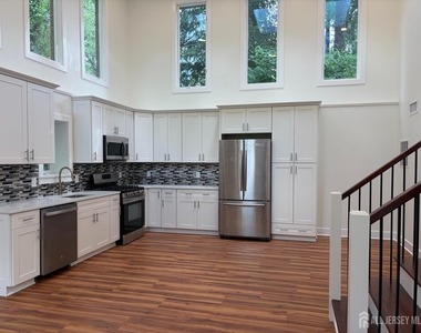 13 Martha Boulevard - Photo Thumbnail 3