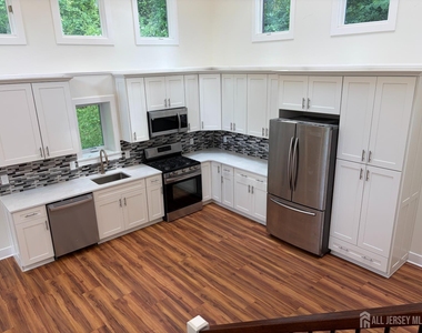 13 Martha Boulevard - Photo Thumbnail 4