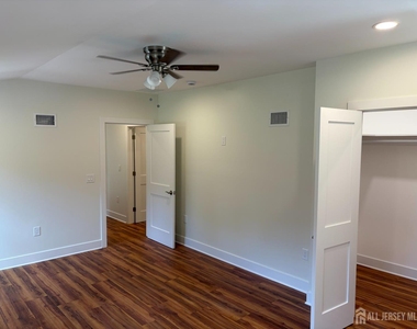 13 Martha Boulevard - Photo Thumbnail 15