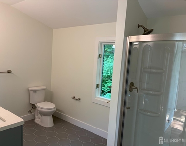 13 Martha Boulevard - Photo Thumbnail 10