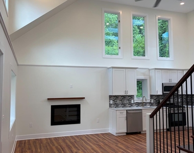 13 Martha Boulevard - Photo Thumbnail 1