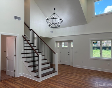 13 Martha Boulevard - Photo Thumbnail 5
