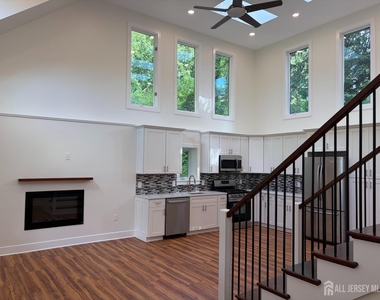 13 Martha Boulevard - Photo Thumbnail 2