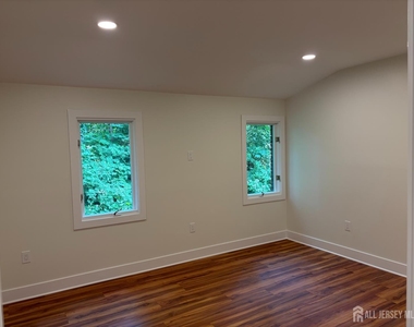 13 Martha Boulevard - Photo Thumbnail 16