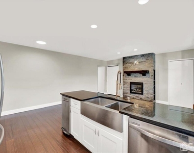 289 Main Street - Photo Thumbnail 9