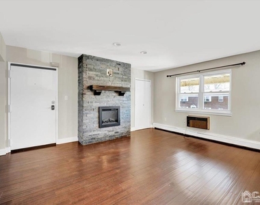 289 Main Street - Photo Thumbnail 15