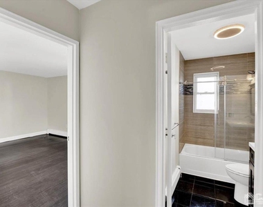 289 Main Street - Photo Thumbnail 10