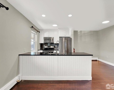 289 Main Street - Photo Thumbnail 5