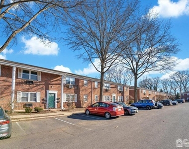 289 Main Street - Photo Thumbnail 2