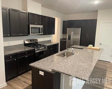 82 Depot Way - Photo Thumbnail 5