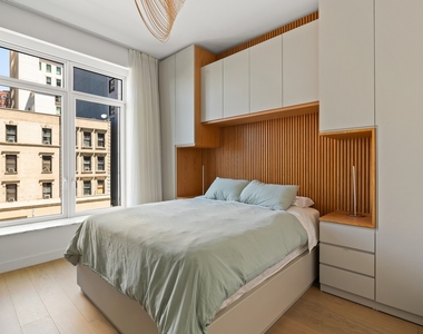 555 W 22nd Street - Photo Thumbnail 2
