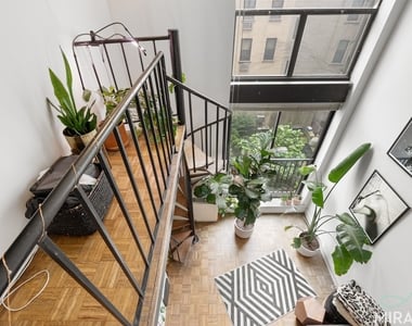 153 E 32nd Street - Photo Thumbnail 7