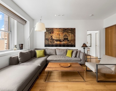 111 E 56th Street - Photo Thumbnail 2