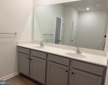 19 Forest Grove Avenue - Photo Thumbnail 11