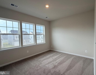 19 Forest Grove Avenue - Photo Thumbnail 16