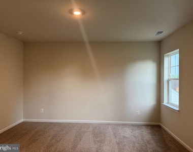 19 Forest Grove Avenue - Photo Thumbnail 15