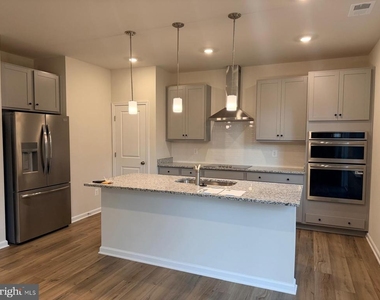 19 Forest Grove Avenue - Photo Thumbnail 4