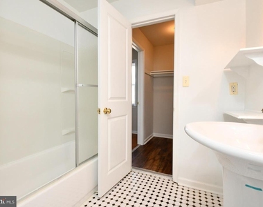 102 Chesterfield Lane - Photo Thumbnail 15