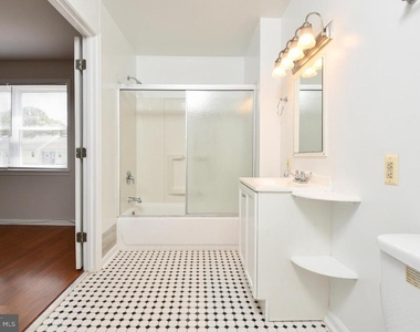102 Chesterfield Lane - Photo Thumbnail 12