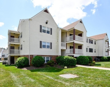 102 Chesterfield Lane - Photo Thumbnail 2