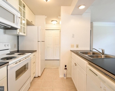 102 Chesterfield Lane - Photo Thumbnail 23