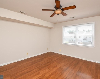 102 Chesterfield Lane - Photo Thumbnail 8
