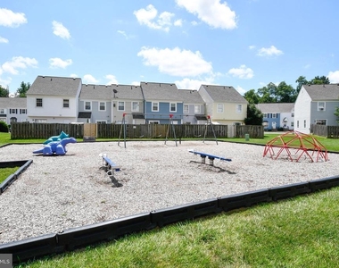 102 Chesterfield Lane - Photo Thumbnail 3