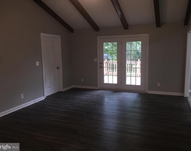 11804 Kennedy Lane - Photo Thumbnail 9