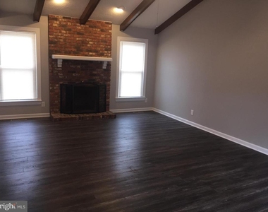 11804 Kennedy Lane - Photo Thumbnail 5