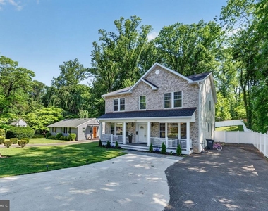 3925 Ashwood Place - Photo Thumbnail 5