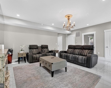3925 Ashwood Place - Photo Thumbnail 21