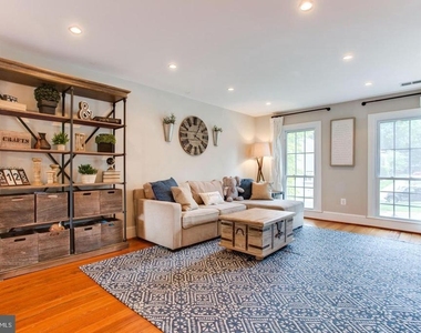 5407 Helm Court - Photo Thumbnail 3