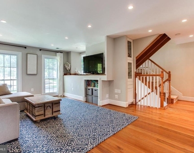 5407 Helm Court - Photo Thumbnail 4