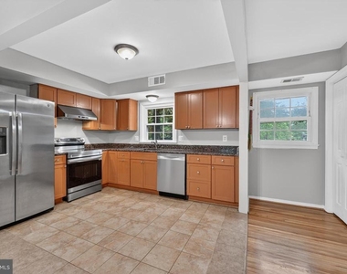7601 Tiverton Drive - Photo Thumbnail 7