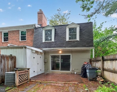 7601 Tiverton Drive - Photo Thumbnail 14