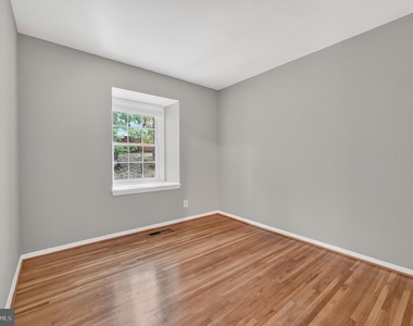 7601 Tiverton Drive - Photo Thumbnail 9