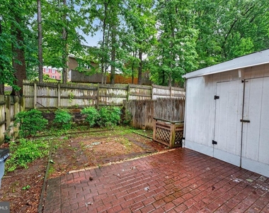 7601 Tiverton Drive - Photo Thumbnail 13
