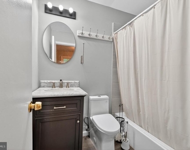 7601 Tiverton Drive - Photo Thumbnail 10