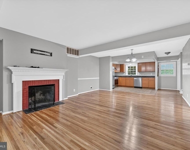 7601 Tiverton Drive - Photo Thumbnail 5